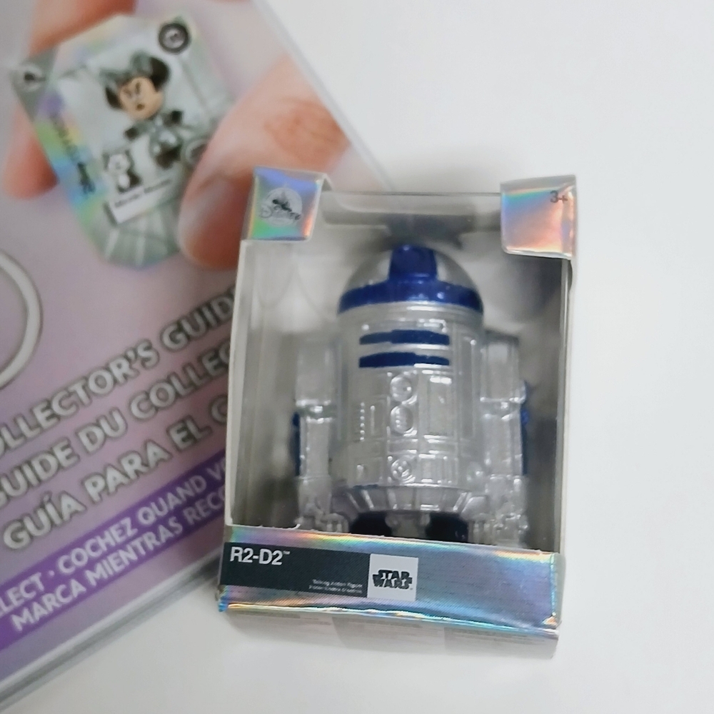 Zuru Mini Brands Disney Platinum Edition Star Wars R2-D2 - Picture 2 of 5